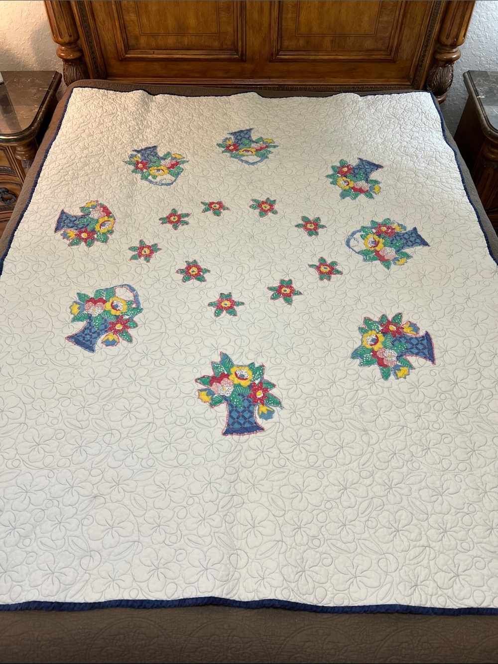 Handmade Floral Basket Appliqué Quilt Throw 73 x 56.5